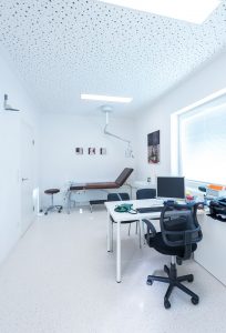 Behandlungszimmer Dr. Kraler